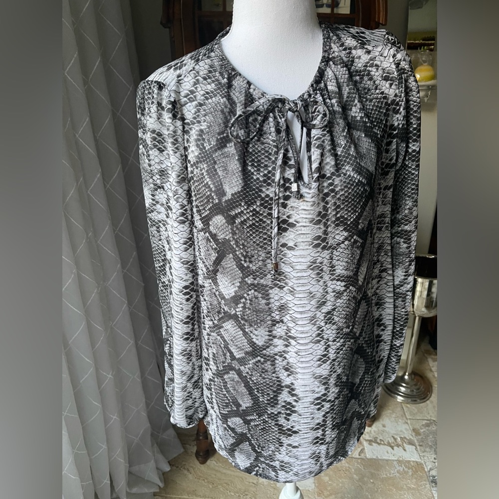 Michael Kors size Xs Snakeskin blouse .. Smoke free home